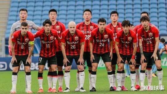 上港锁定新赛季双冠王，正谈判四名国脚，其中一名已经签约(1)