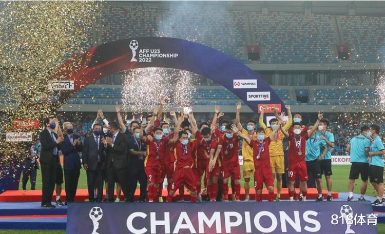 排面! 越南力克泰国首夺东南亚U23冠军, 主席总理发贺电: 祖国为你们骄傲!(4)