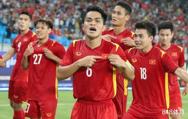 排面! 越南力克泰国首夺东南亚U23冠军, 主席总理发贺电: 祖国为你们骄傲!(5)