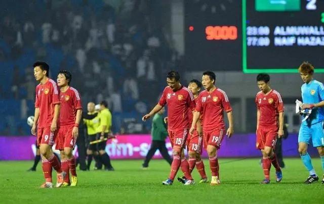 中国男足排世界第75位，踢不过越南，你认为男足的弊病在哪里？(1)