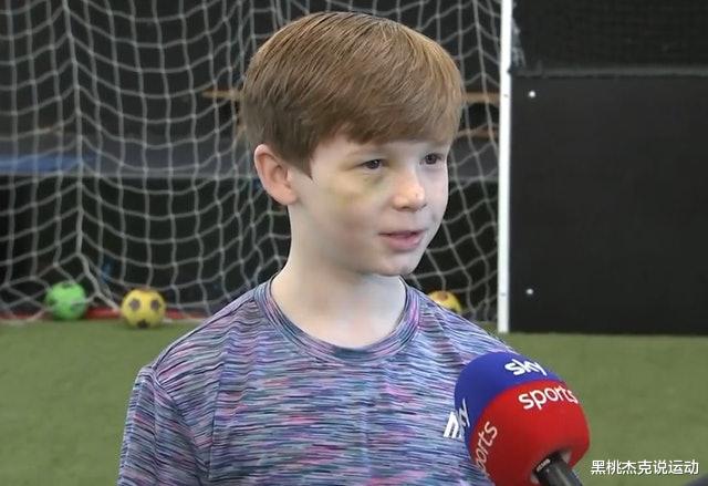 利物浦夺冠时的“神秘”男孩！并非阿利松儿子，英媒曝光背后故事(2)