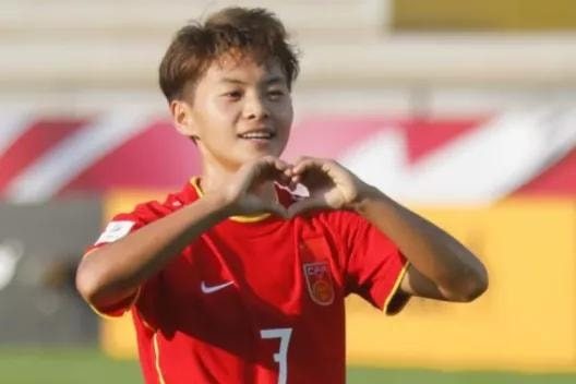 王霜是中国最好的女足队员，她为什么不到国外去踢球呢？(3)