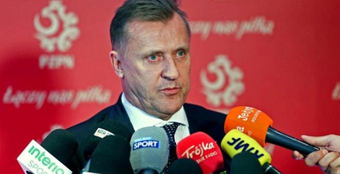 波兰国家队宣布，拒绝和俄罗斯比赛，格利克：与乌克兰人民同在(2)