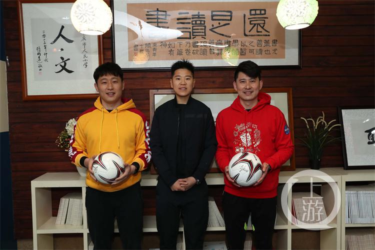 分享逐梦历程 中国女足队员李影走进重庆市人民小学(2)