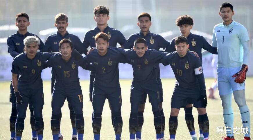 嚣张！泰国球迷：中国男足水平太差，跟他们踢比赛真晦气(1)