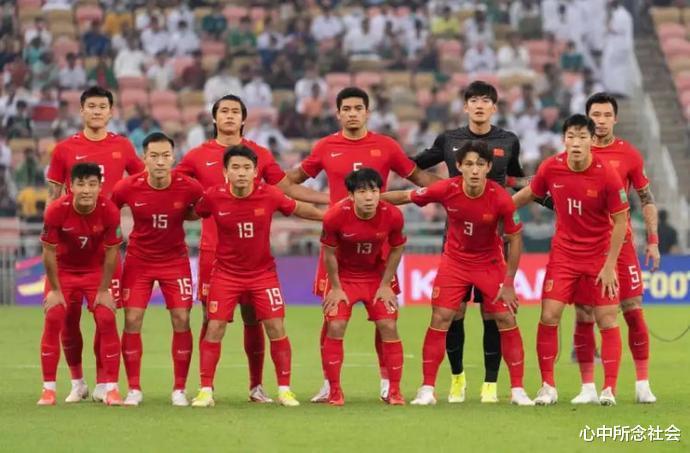 专家：中国很多球迷都是球盲，男足的成绩不错，却被骂得一塌糊涂(2)