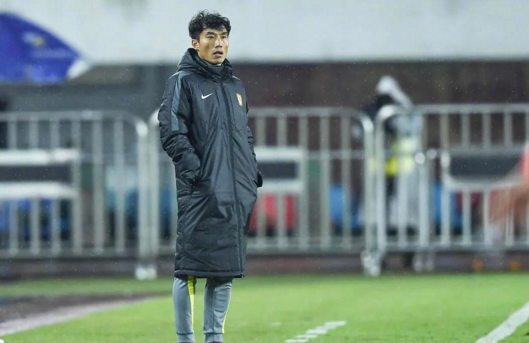 再见郑智，离开广州另谋高就！41岁当国足助教，生涯17冠辉煌(1)