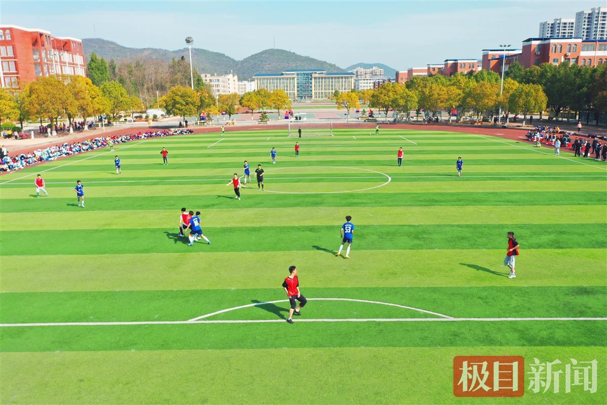 一所中学踢出11个国家一级运动员，“崇阳伢”让少年足球冲出湖北(1)