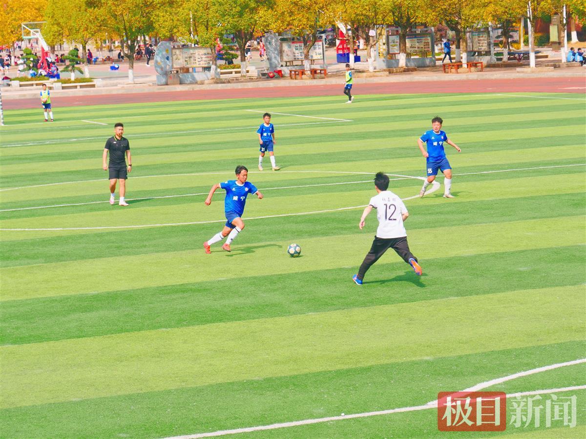 一所中学踢出11个国家一级运动员，“崇阳伢”让少年足球冲出湖北(6)