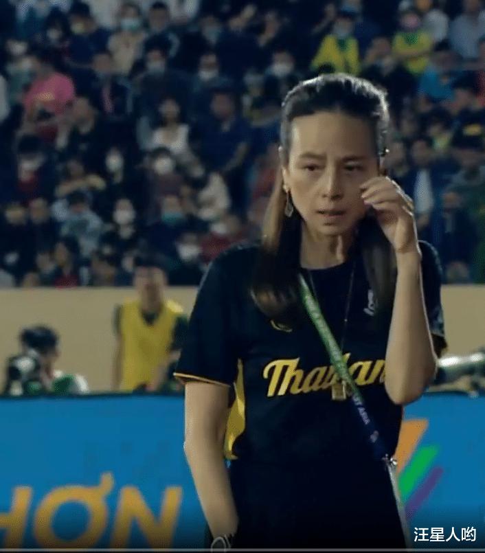 1-0！泰国U23发挥低迷，依靠乌龙球取胜，老挝队美女主帅引发关注(4)