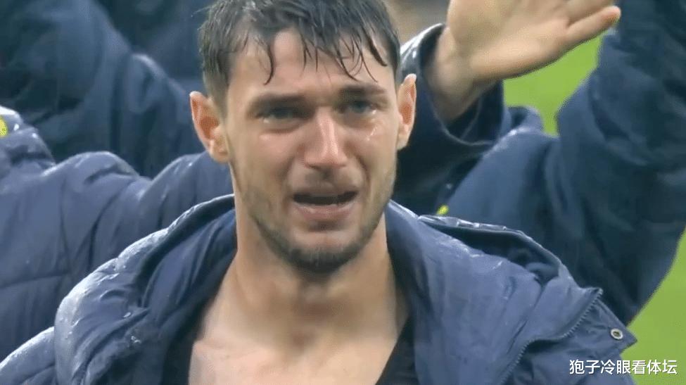 悲喜两重天！威尔士晋级世界杯狂欢如夺冠 乌克兰球员雨中哭成泪人(6)