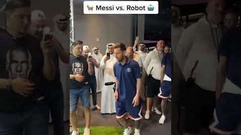 著名球星梅西在卡塔尔再次挑战AI足球机器人守门员，场面比较轰动(2)