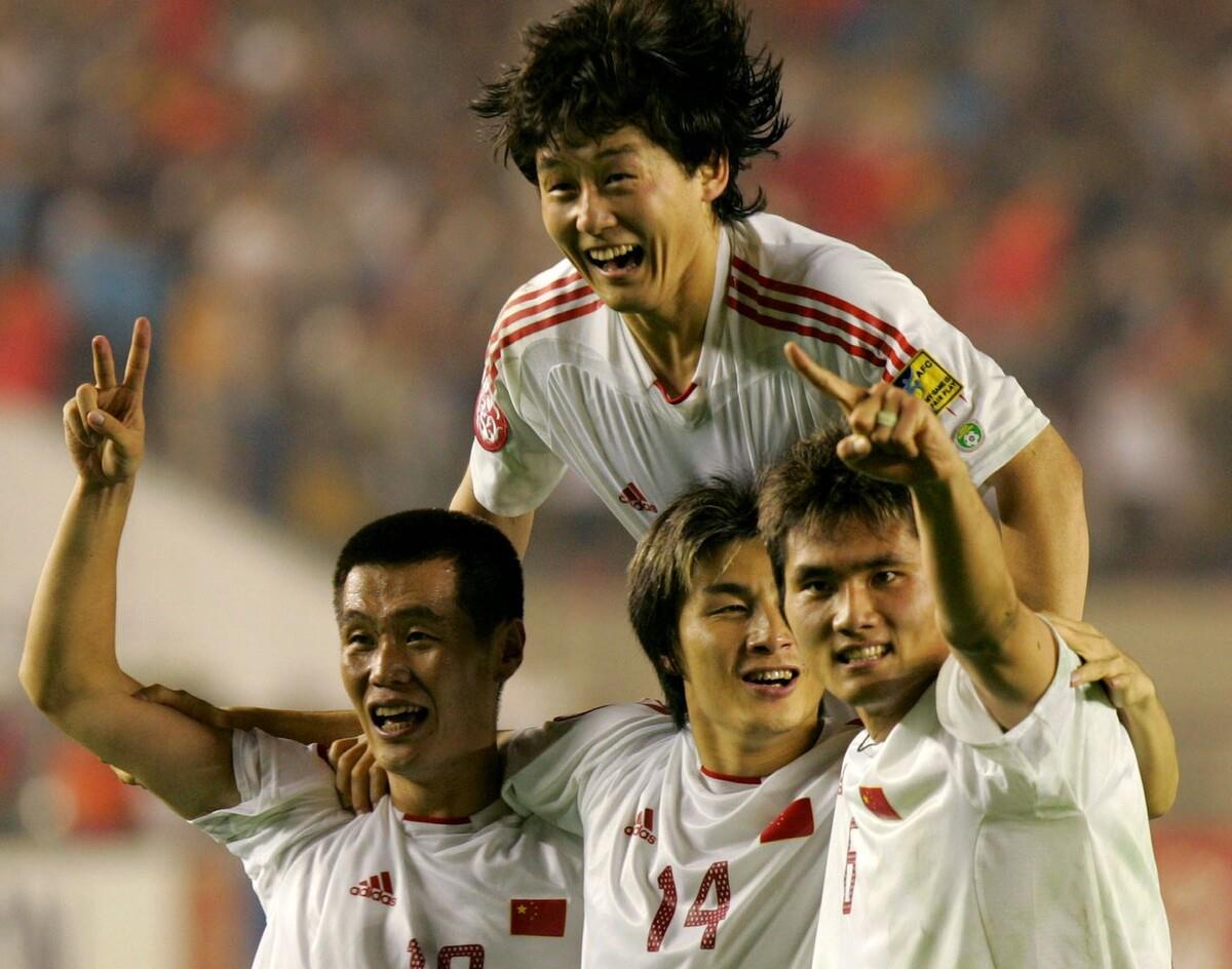 2002年世界杯回顾：中国男足出道即巅峰，韩国进四强成就足球耻辱(1)