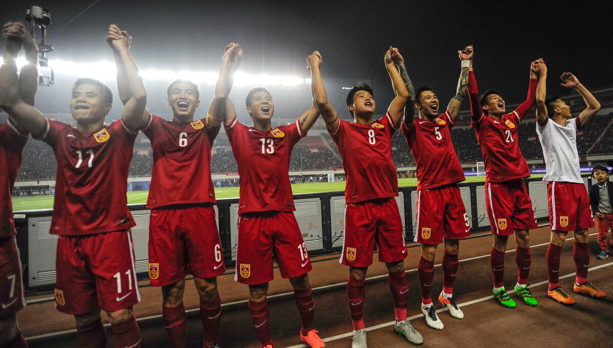 2002年世界杯回顾：中国男足出道即巅峰，韩国进四强成就足球耻辱(3)