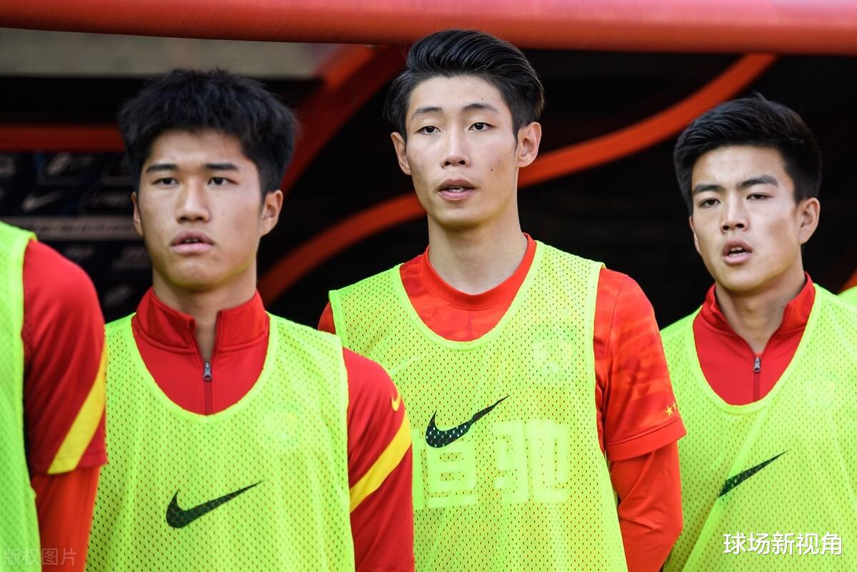 《足球报》曝出争议猛料，广州队球迷吐槽：真把中国足球当公益足球了(4)