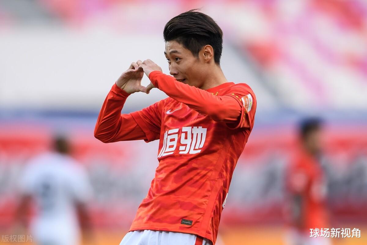 《足球报》曝出争议猛料，广州队球迷吐槽：真把中国足球当公益足球了(5)