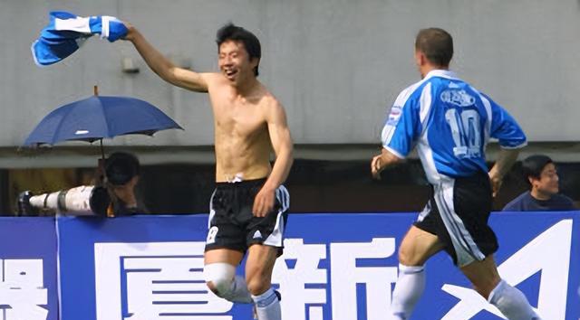 大连足球史上今天：2002年实德3-1天津泰达，甲A3连胜！巩固榜首(1)