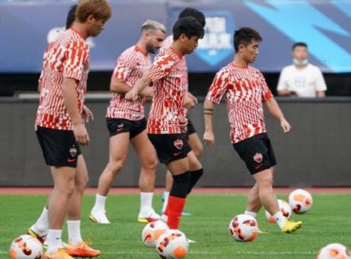 大连2022中超联赛第13轮前瞻，深圳队备战训练(5)