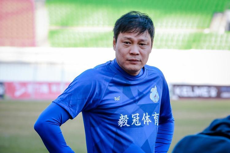 中国第二中后卫，徐根宝是他的恩师，三十岁才成为足球先生(4)