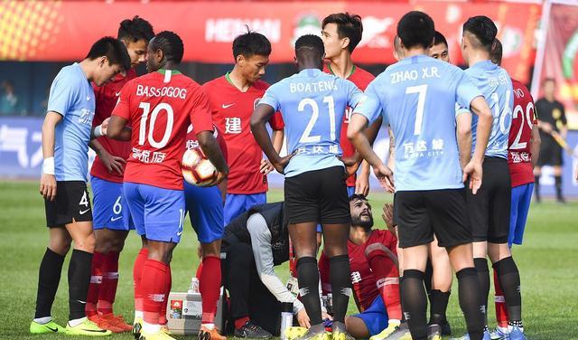 多拉多事件或遇反转，中国籍裁判在国际足球界风光无限，丢人？(2)