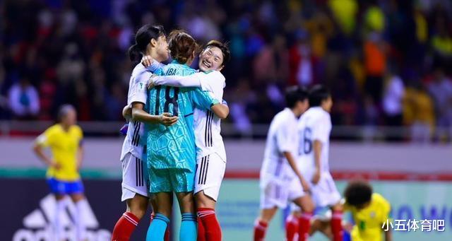 5-0~2-1！西班牙爆冷，四场比赛11粒进球，以不败的目标获得冠军，而中国女足却没有出线(4)