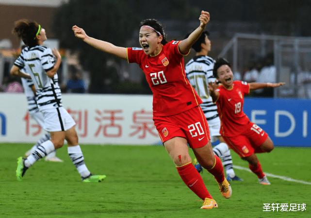 2-1！世界第1狂飙，对手自摆乌龙蹊跷，中国女足重返巅峰迎来契机(5)