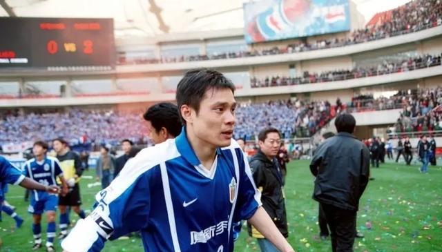 两代中国男足代表人物，范志毅和郑智到底谁在巅峰期更优秀？(11)