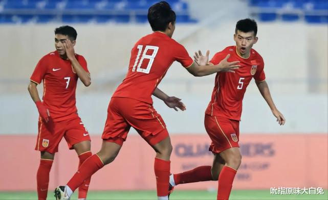 U20国足出线，3位留洋小将能踢亚洲杯，李霄鹏遛狗，谁会来接替他(3)