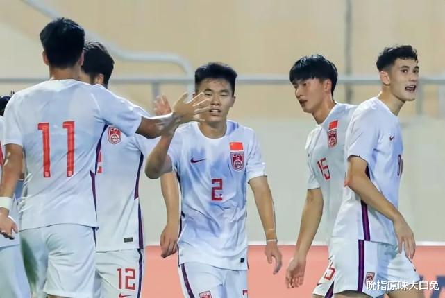 U20国足出线，3位留洋小将能踢亚洲杯，李霄鹏遛狗，谁会来接替他(5)