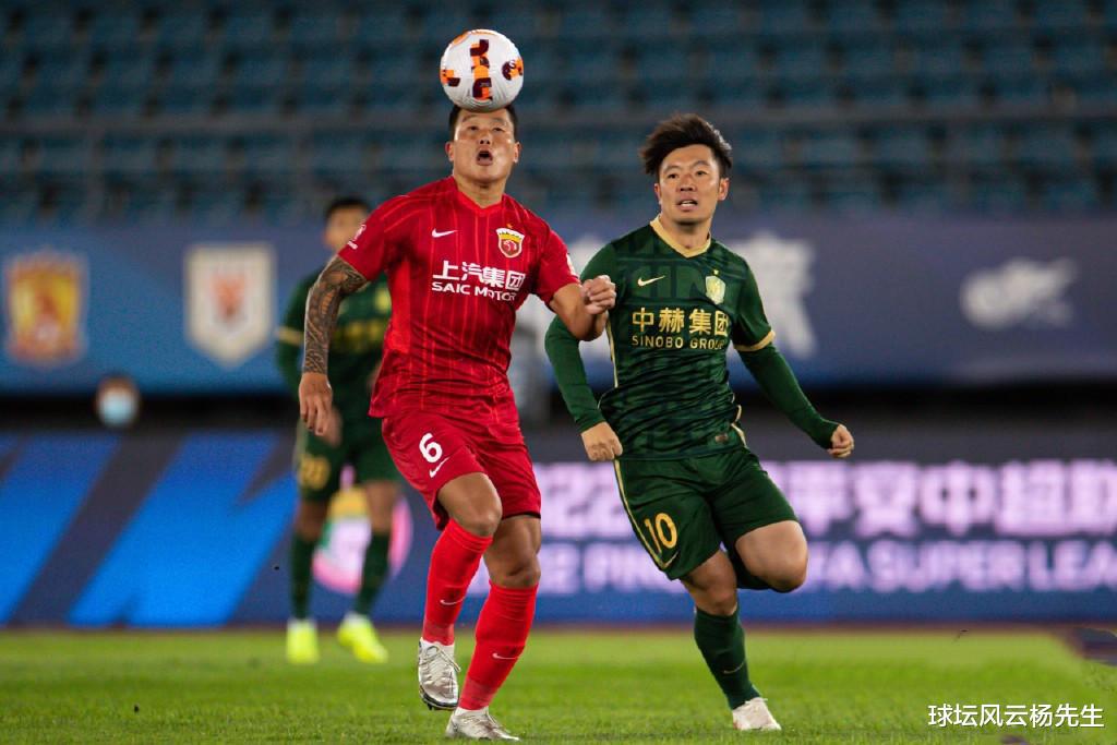 上海海港0-1不敌北京国安，邹德海被抬出球场，武磊和徐新缺阵球队被整体压制(2)