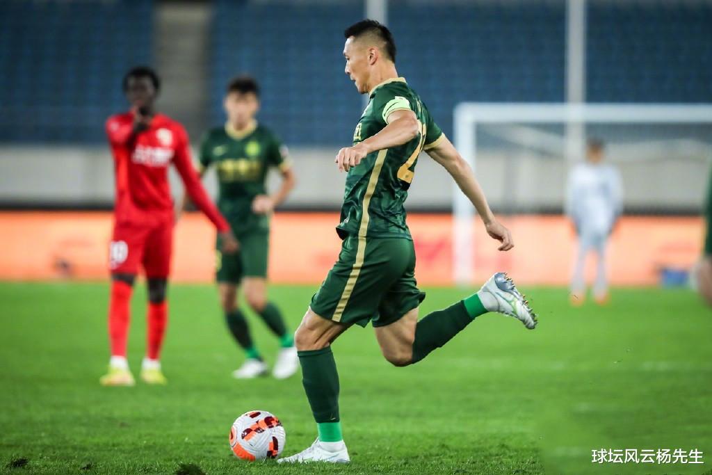 上海海港0-1不敌北京国安，邹德海被抬出球场，武磊和徐新缺阵球队被整体压制(4)