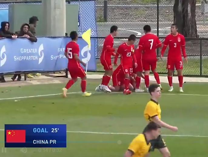 红牌+两个点球+进球被吹！中国足球又被黑了，1比3输球无缘直接出线(2)