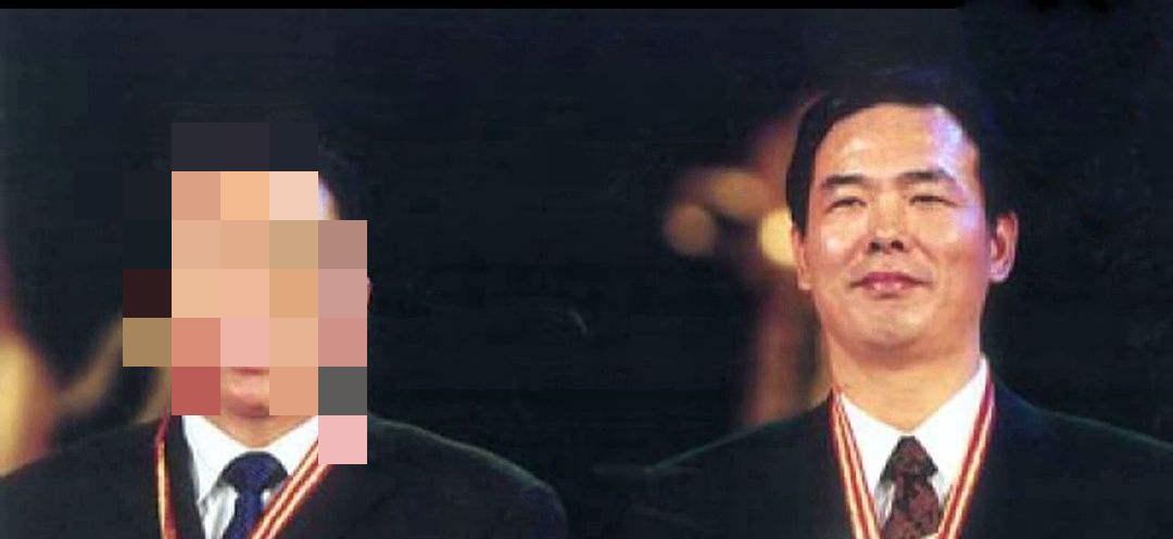 刘国梁恩师蔡振华，娶了演员妻子，铁腕外表下是一位模范丈夫(12)
