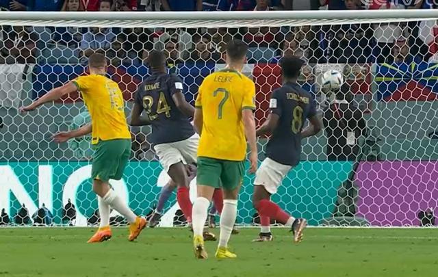 【世界杯】 拉比奥传射 吉鲁反超 法国2比1领先袋鼠(17)