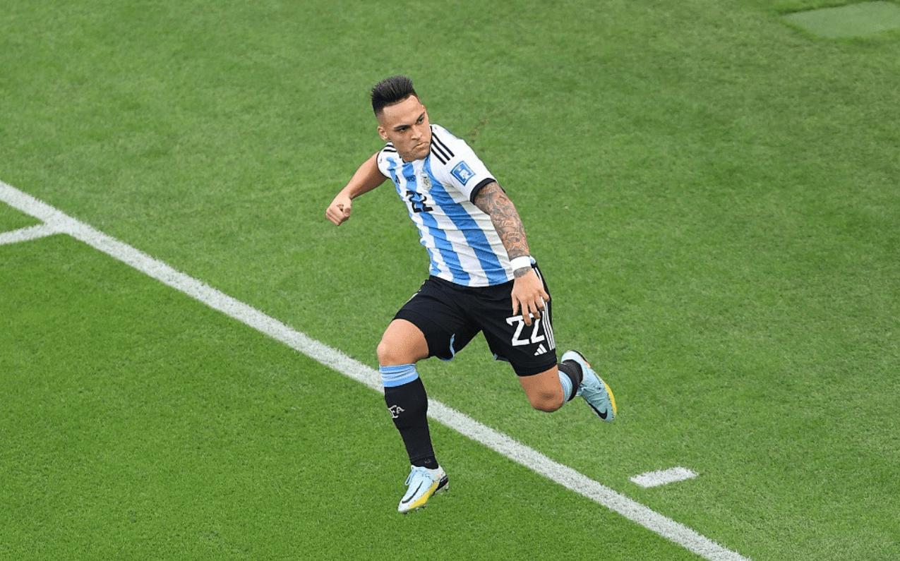 阿根廷媒体晒图质疑劳塔罗进球：这球真越位吗？(2)