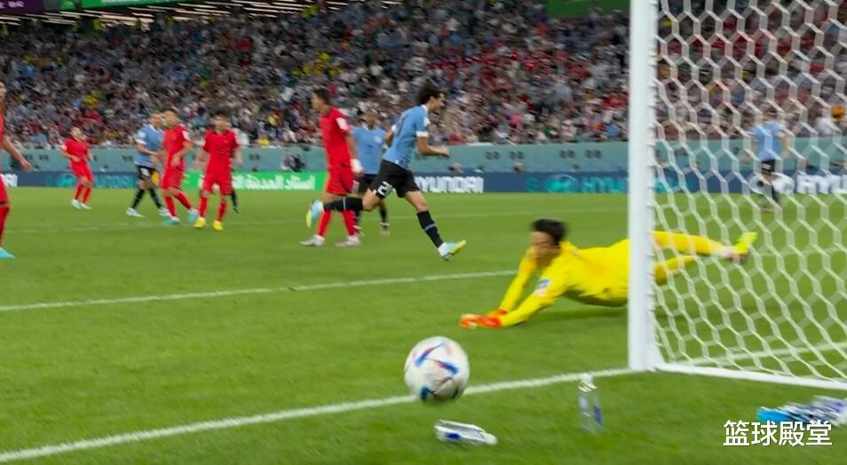 韩国0-0乌拉圭！众人累趴，孙兴慜拉队友+摘面具，乌拉圭沮丧离场(1)