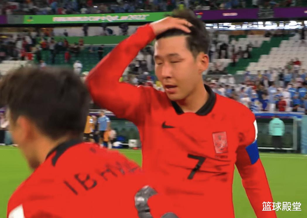 韩国0-0乌拉圭！众人累趴，孙兴慜拉队友+摘面具，乌拉圭沮丧离场(4)