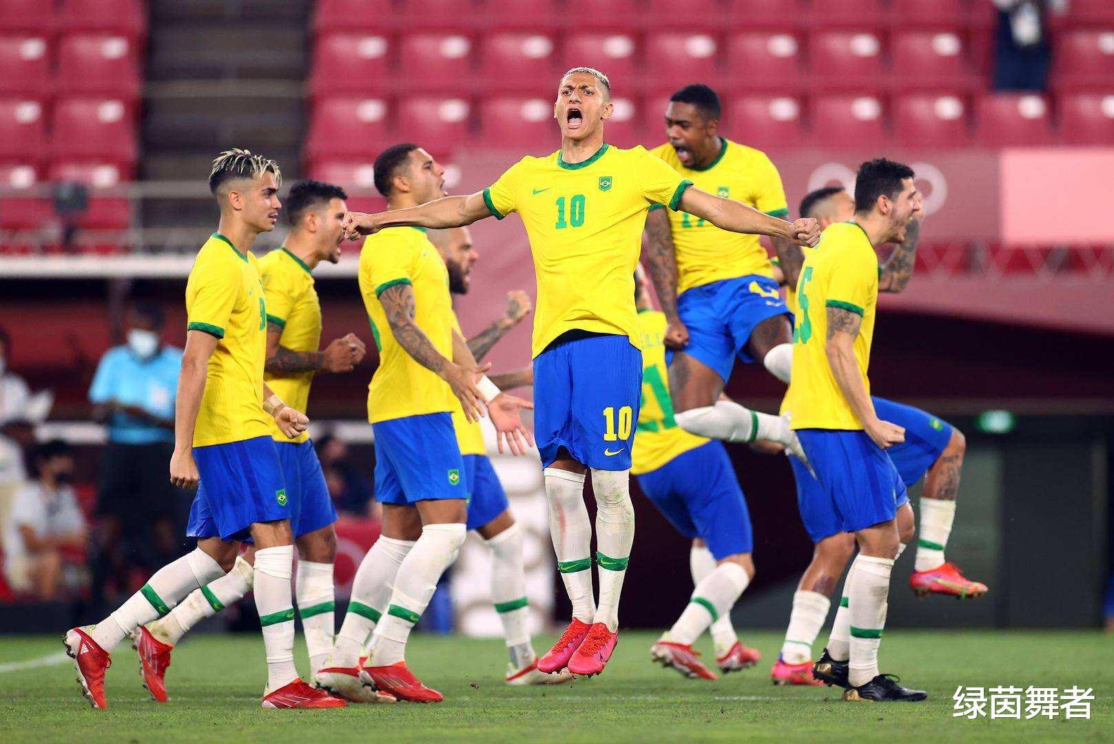 世界杯最佳进球诞生！25岁神锋打进惊天倒钩，巴西队出线稳了！(2)