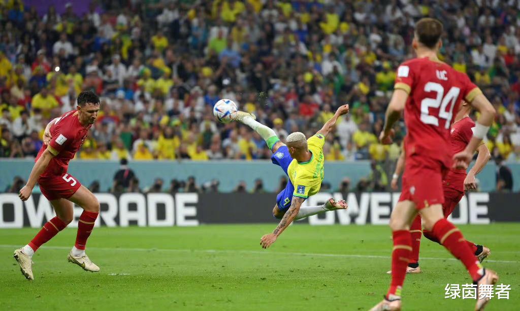 世界杯最佳进球诞生！25岁神锋打进惊天倒钩，巴西队出线稳了！(5)