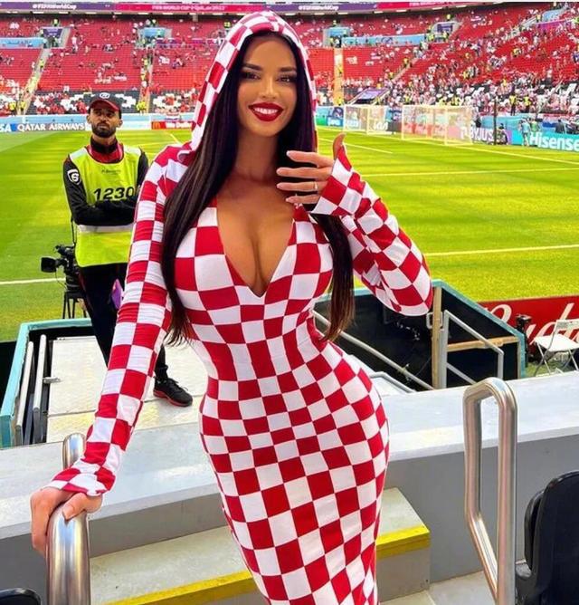 世界杯：因穿着过于暴露，克罗地亚女球迷恐面临牢狱之灾(3)