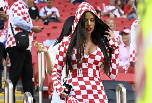 世界杯：因穿着过于暴露，克罗地亚女球迷恐面临牢狱之灾(4)