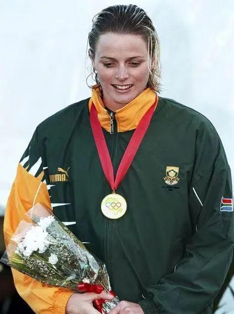 从游泳运动员到摩纳哥王妃，南非“美人鱼”夏琳还参加过奥运会(2)
