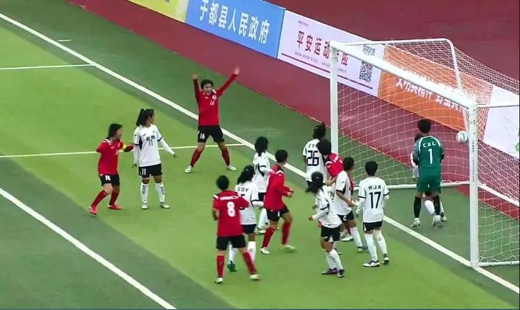 全国冠军！济南一高中女足在第一届中国青少年足球联赛中夺冠(2)