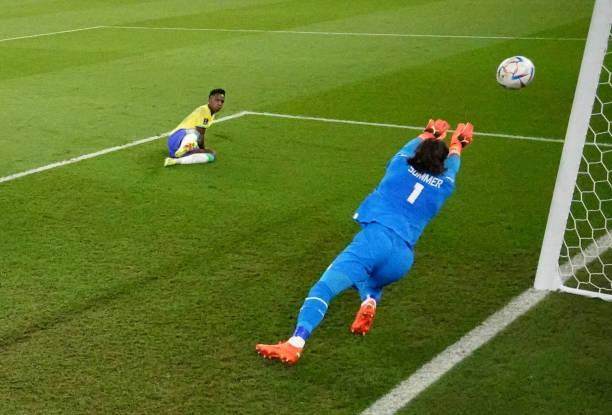 【世界杯】佐默扑出小熊近距离射门，巴西暂0比0瑞士(4)