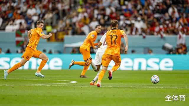 2-0！连续3场进球加克波踢疯了！荷兰1/8决赛将避开英格兰(4)