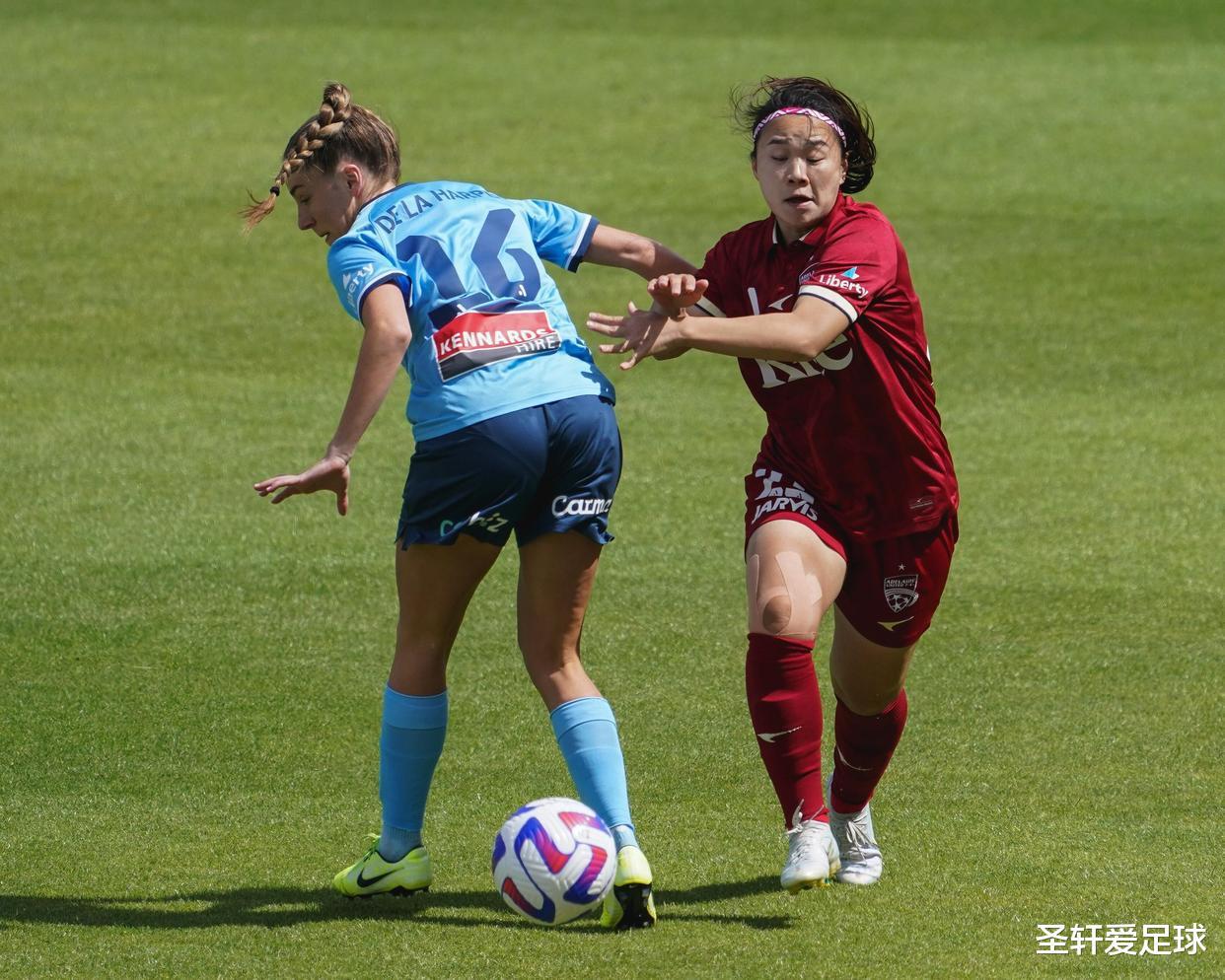 1-0又赢了！中国女足大将闪耀海外，6分钟两次戏耍对手，险些破门(4)