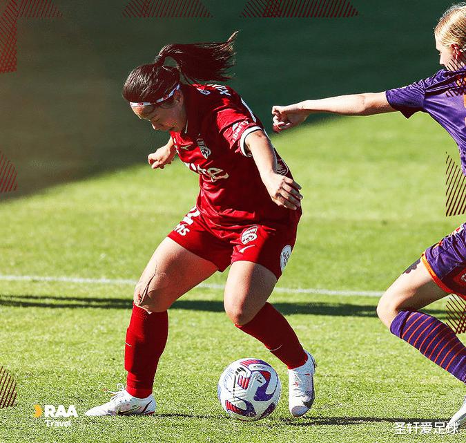 1-0又赢了！中国女足大将闪耀海外，6分钟两次戏耍对手，险些破门(8)
