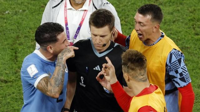 记者：赛后围堵+肘击+辱骂 乌拉圭或遭重罚(1)