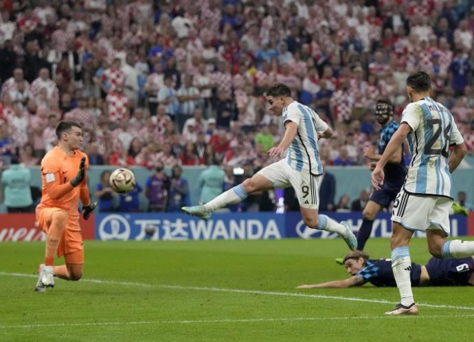 0-2！世界杯半决赛克罗地亚昏招频出，对轰阿根廷却成就了梅西(2)