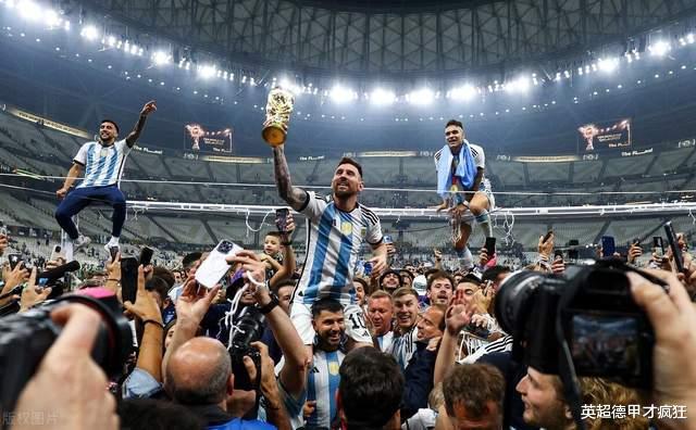 阿根廷亏欠阿奎罗一个名分！他自费出任气氛组长，梅西才有冠军！(5)